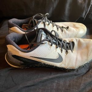Nike Metcon 4 Mens Training Shoes. White and Black